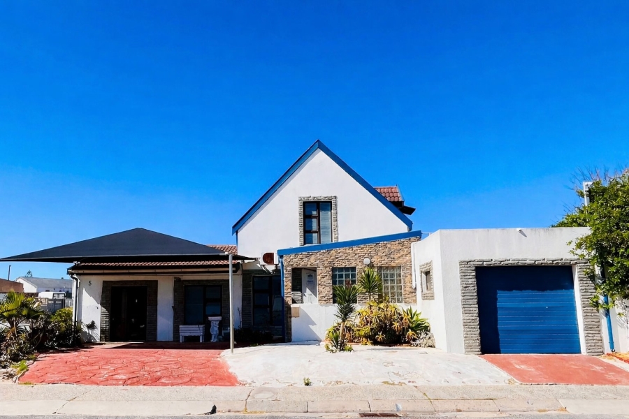 4 Bedroom Property for Sale in Wavecrest Western Cape